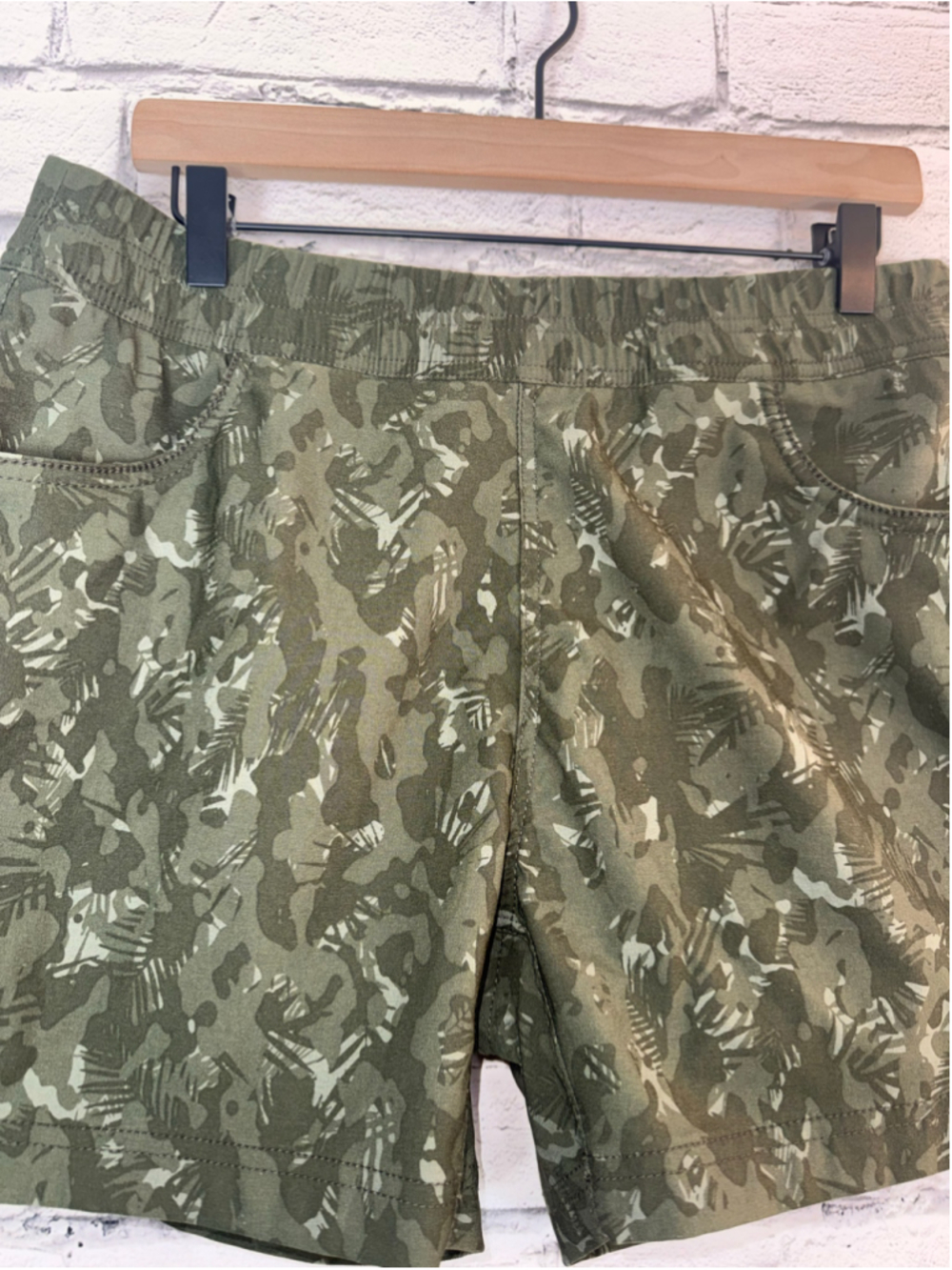 Women's Prana Camo Shorts size 14 Halle E-Waist Short II Green Hiking 5’ Inseam - Picture 7 of 15